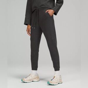 LULULEMON Ribbed High Rise jogger. Heathered black. Size 4